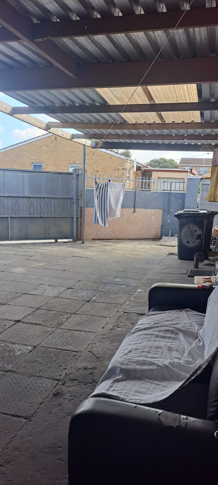 2 Bedroom Property for Sale in Lentegeur Western Cape